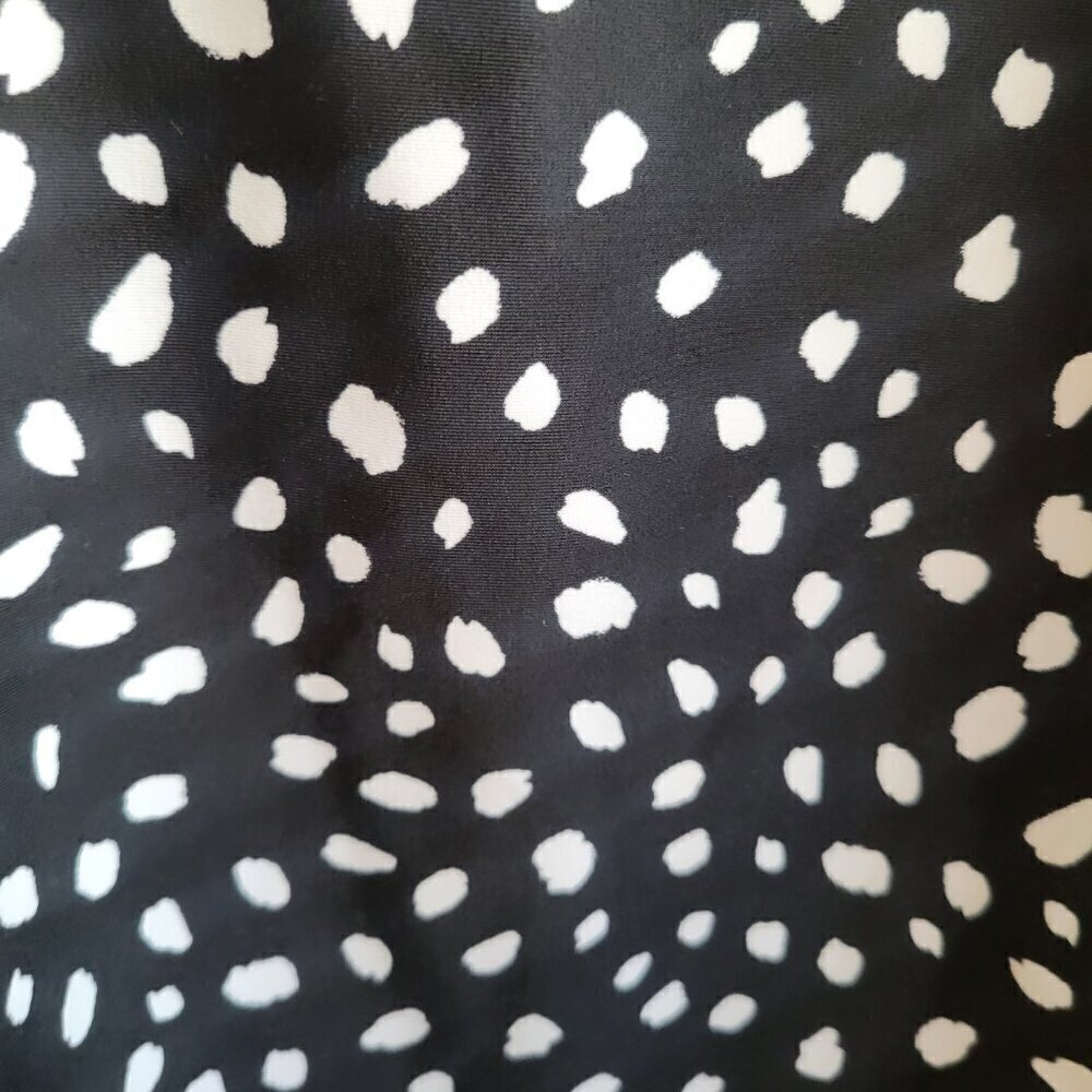 Island Escape Black/White Plus Size Half-Zip Rash Guard - Picture 5 of 5